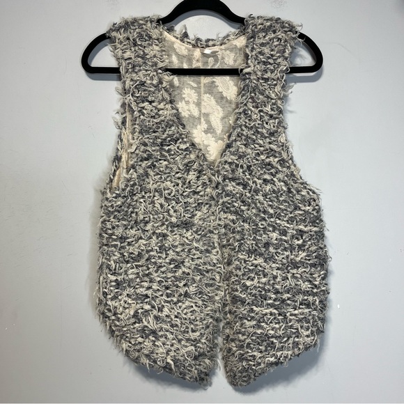 Free People Faux Fur Away Vest Cream Grey Fuzzy Boho Bohemian Shag, size M - Picture 3 of 10